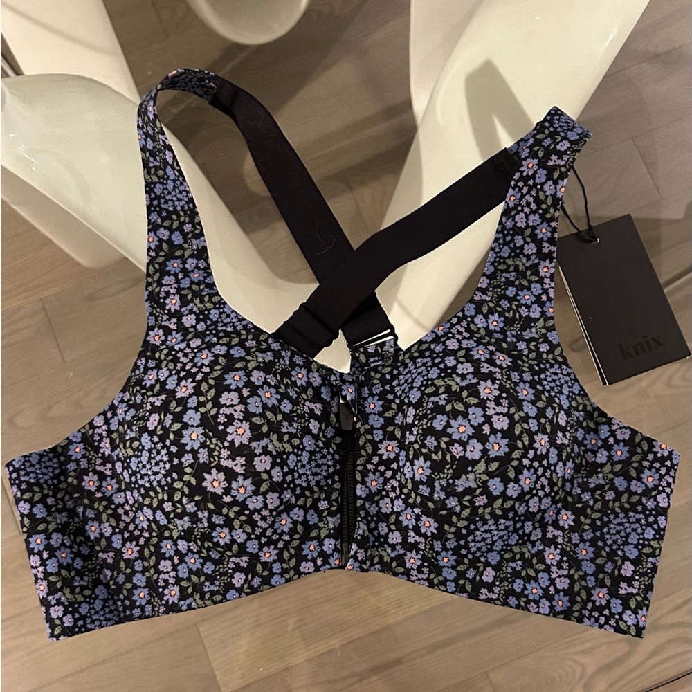 KNIX Catalyst Front Zip Sports Bra in Size 1
